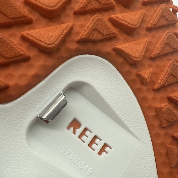 Reef Fanning Pregame flip-flops Sz7 Bottle Opener Bottom NWT - Picture 7 of 7